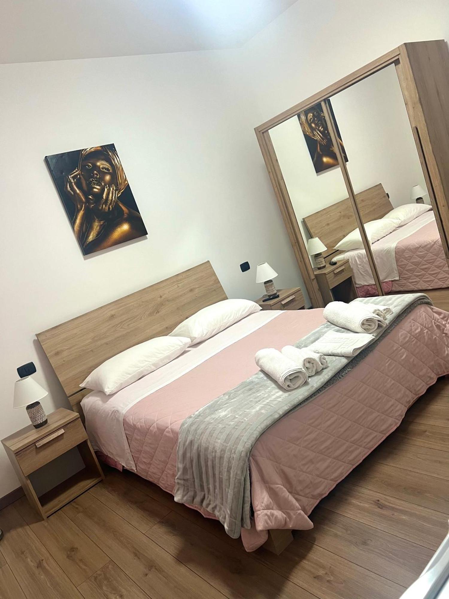 Juliet N - Rental Rooms Верона Экстерьер фото
