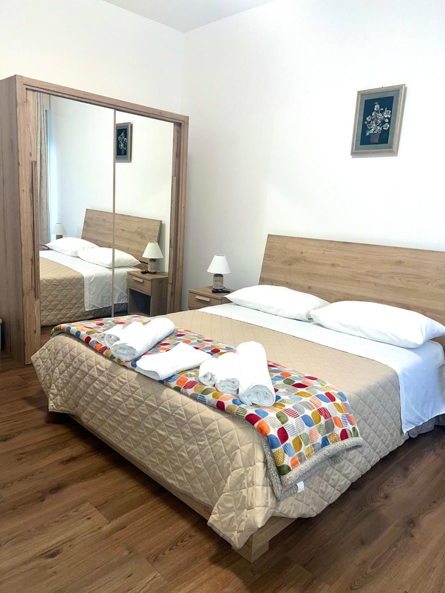 Juliet N - Rental Rooms Верона Экстерьер фото