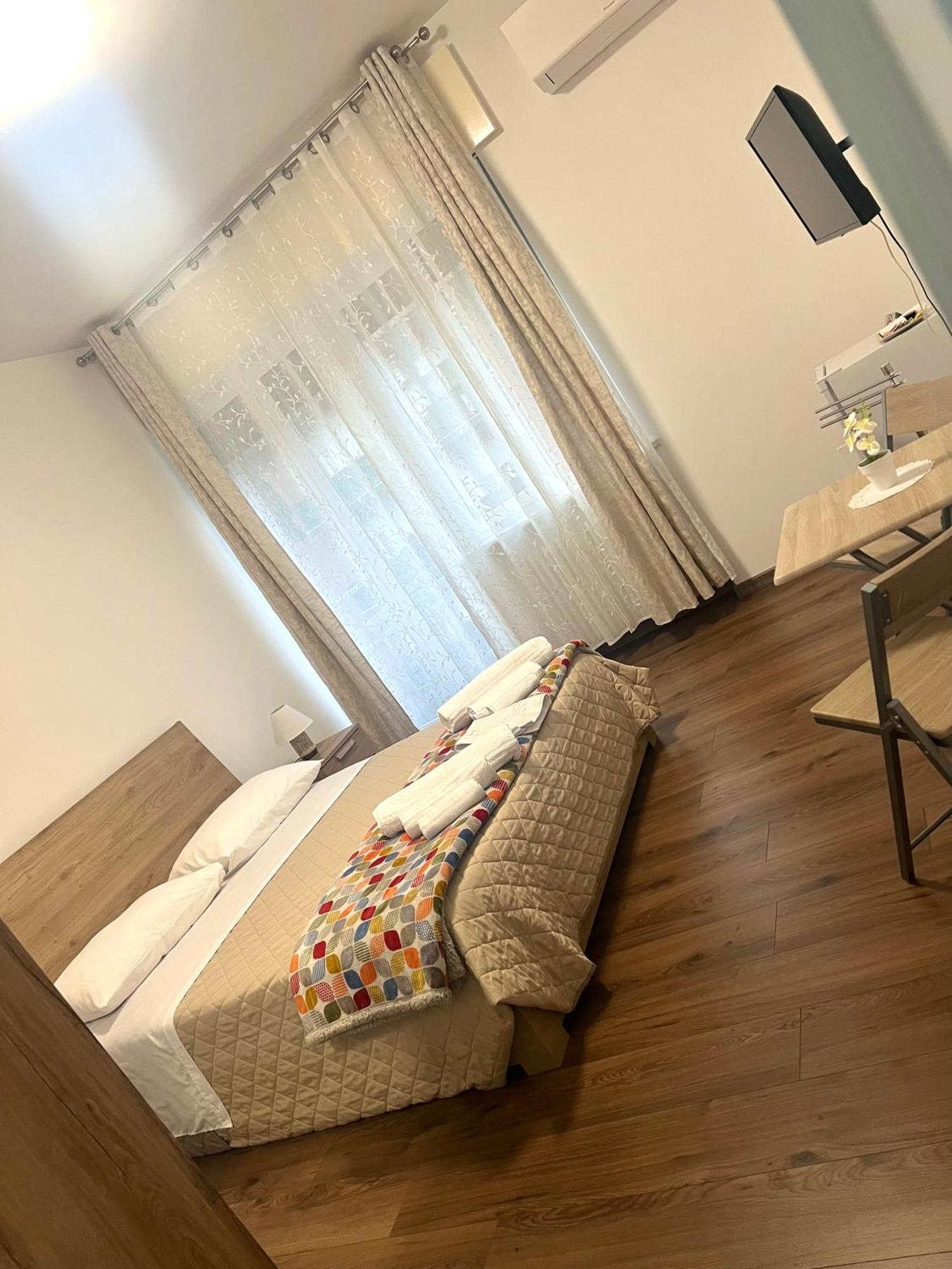 Juliet N - Rental Rooms Верона Экстерьер фото