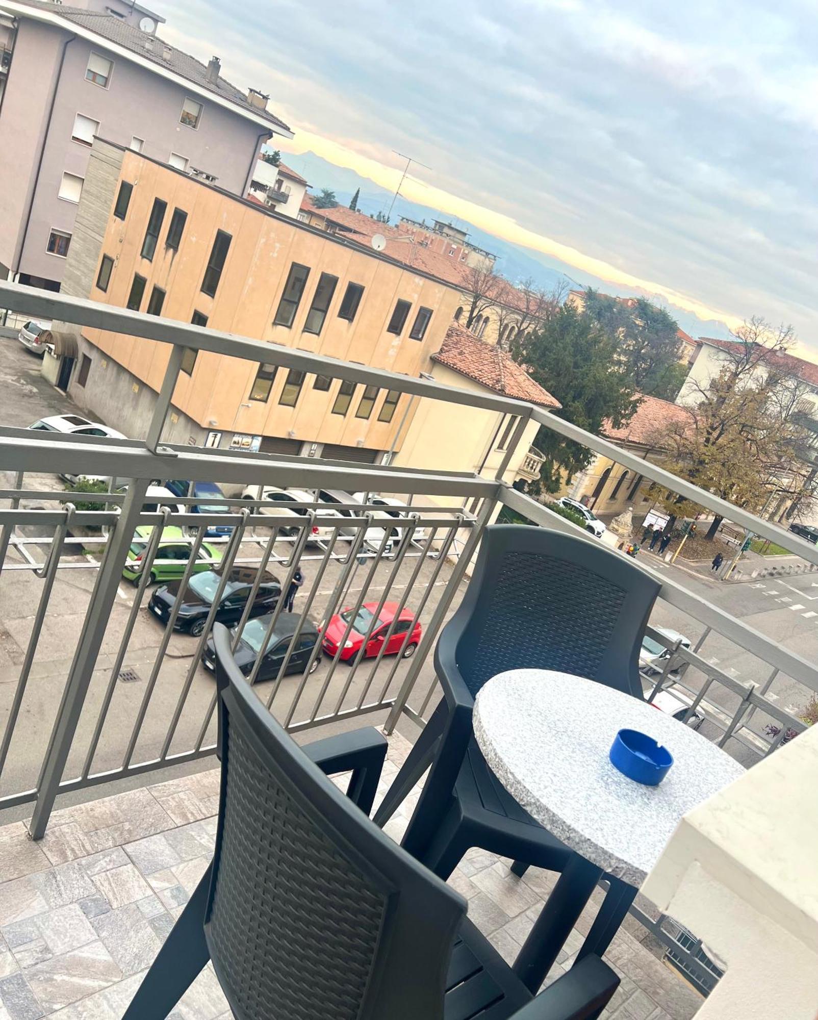 Juliet N - Rental Rooms Верона Экстерьер фото